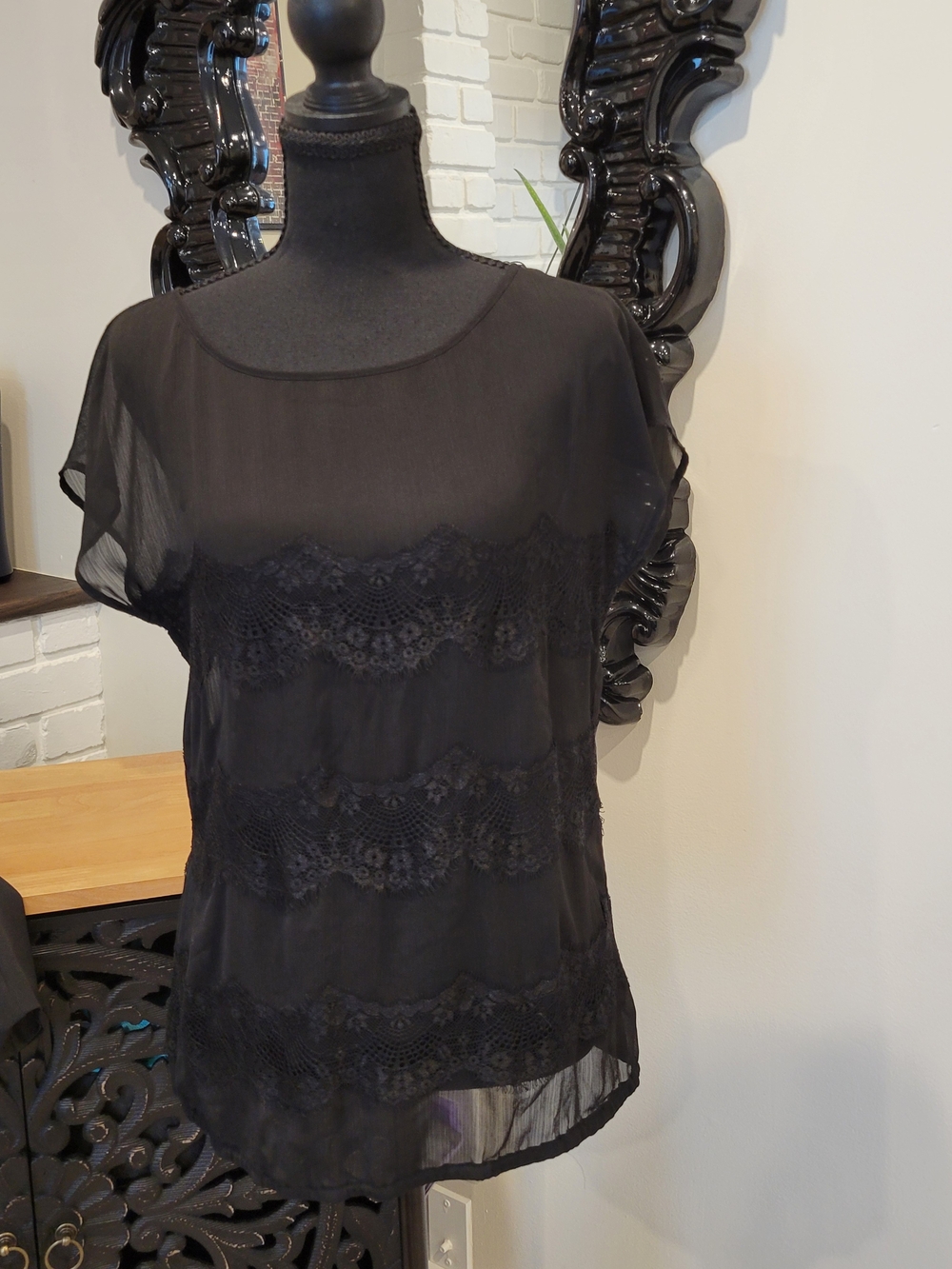 Source Unknown Black Sheer Lace Layered Womens Top